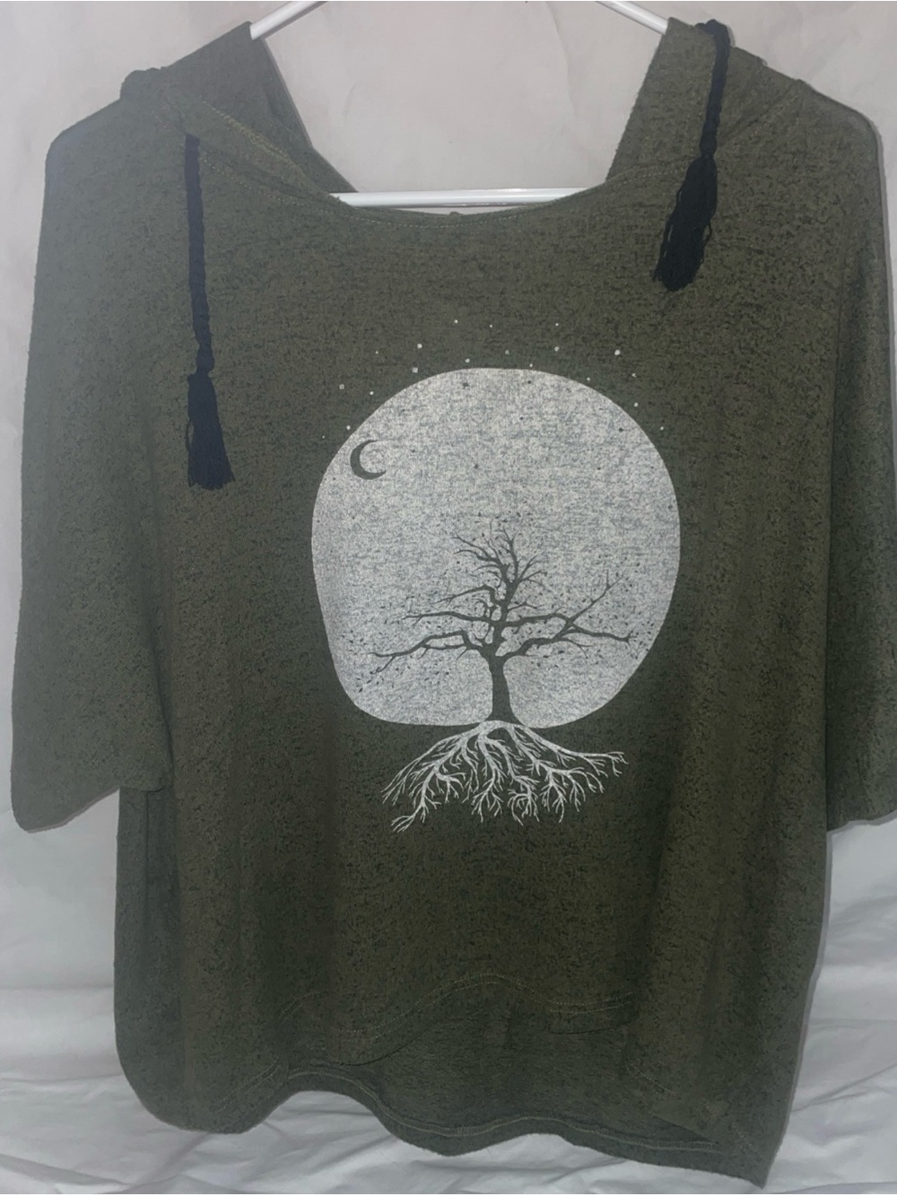Olive Green Tree Graphic Hooded Short-Sleeve Pullover